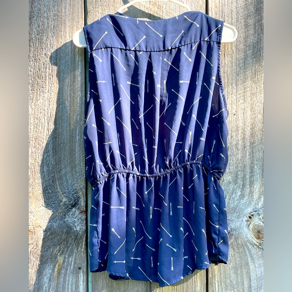 Sleeveless dress shirt.